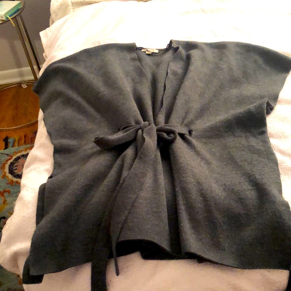 Cute tie cape great for this time of year and looks great with boots